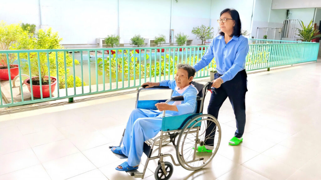 Chăm sóc người cao tuổi
