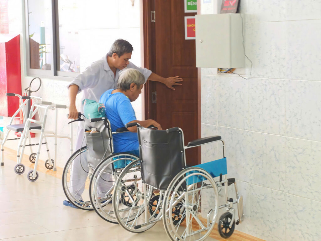 Chăm sóc người cao tuổi theo yêu cầu
