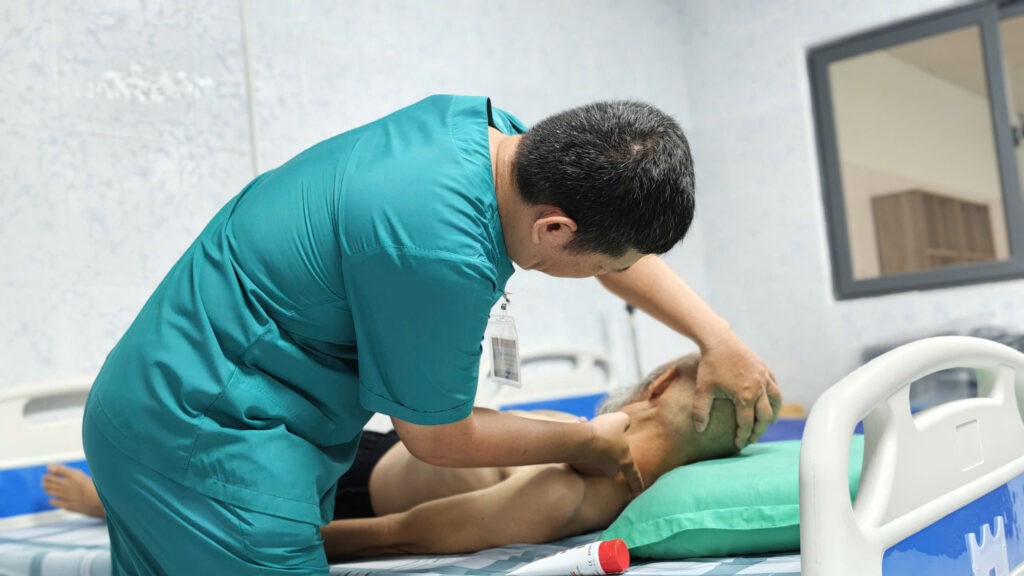 Chăm sóc người cao tuổi theo yêu cầu